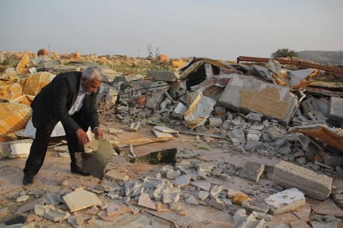 مجزرة هدم بركسات وحظائر وتجريف أراضي واقتلاع  أشجار في بلدة دوما